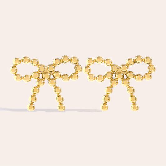 Stilvolle Gepunktete Bowtie Ohrstecker – einzigartiger Look mit gepunktetem Bowtie-Design.