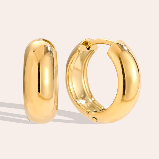 Schlichte Hoop Ohrringe als vielseitiges Schmuckstück