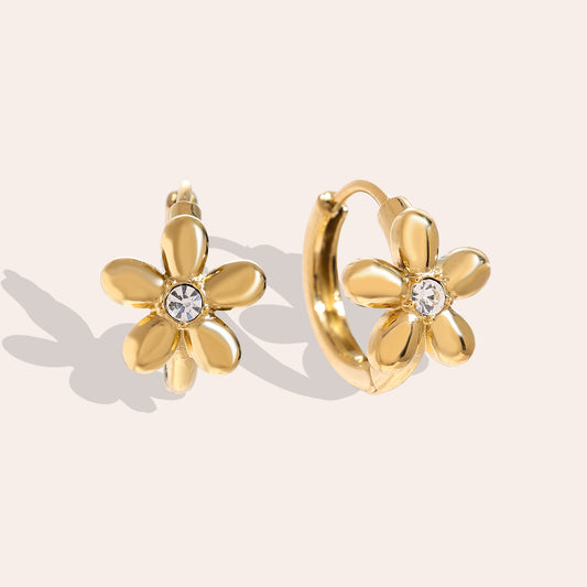 Zarte Blumen-Ohrringe, die deinem Outfit eine stilvolle, feminine Note verleihen.