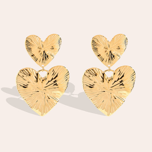 Stripe Hearts Ohrstecker – Stilvolles Accessoire für trendbewusste Outfits