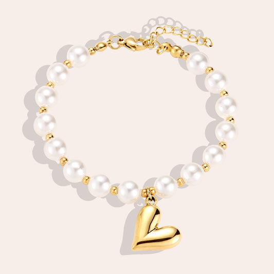 Armband Pearls – Stilvolles Accessoire mit Perlen und Herzmotiv