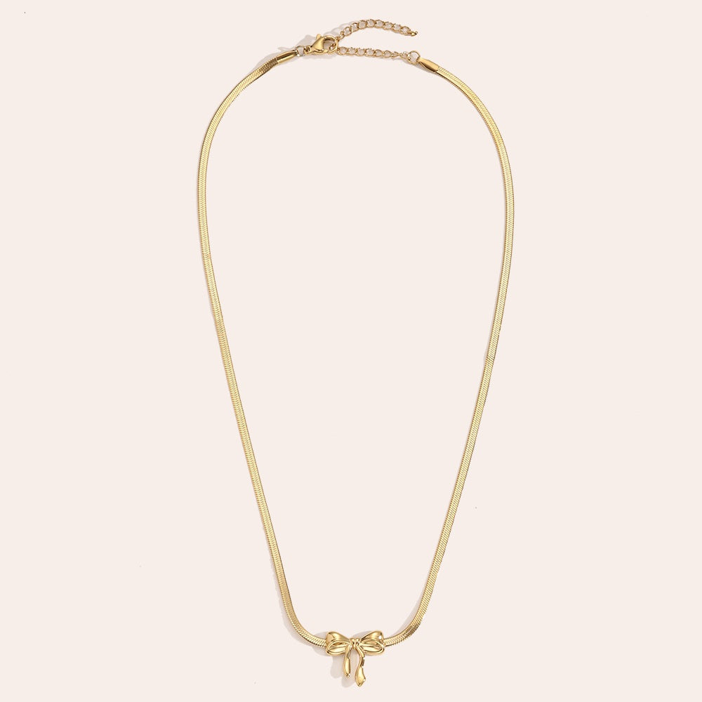 Modische Bowtie Snake Halskette, die deinem Look eine raffinierte Note verleiht.
