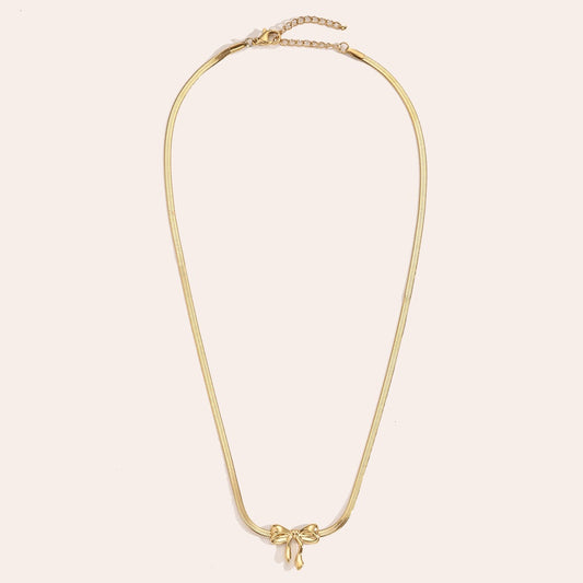Modische Bowtie Snake Halskette, die deinem Look eine raffinierte Note verleiht.