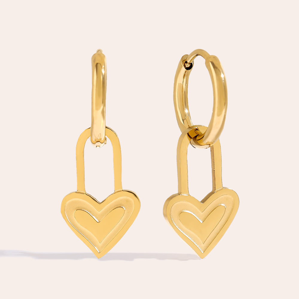 Die Heart Lock Ohrringe – modernes Design mit einem charmanten Herzschloss für dein Outfit.
