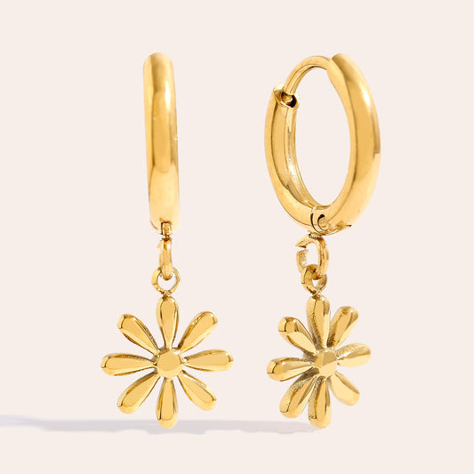 Stilvolle Little Flower Ohrringe – kleine Blumen für einen femininen Look.