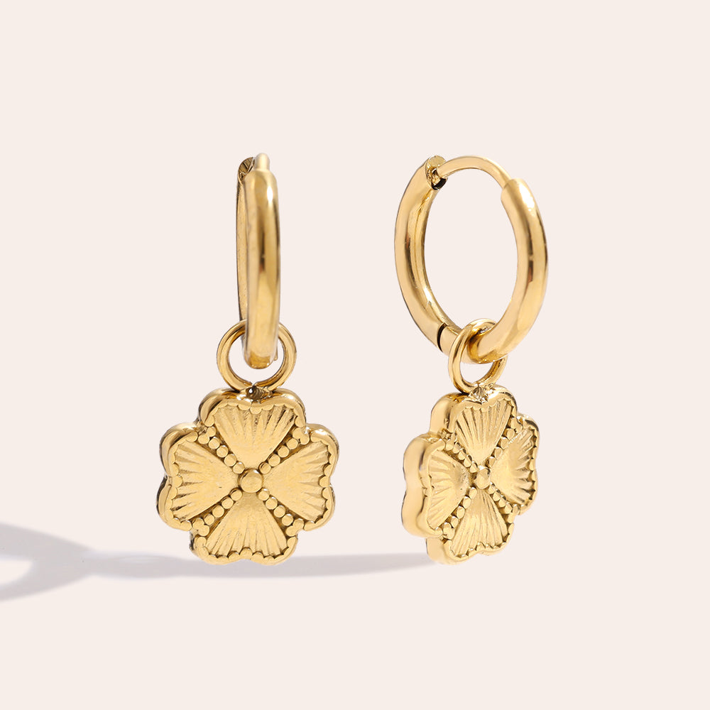 Stilvolle Lucky Leaf Ohrringe – zeitloser Schmuck für deinen Look.