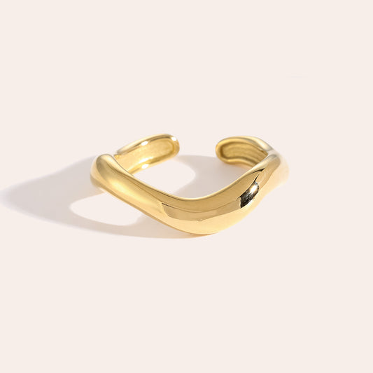 Curve Ring – Eleganter Ring mit fließender Form für einen minimalistischen Stil