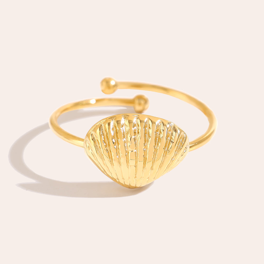 Minimalistischer Muschelring mit zeitlosem Design.