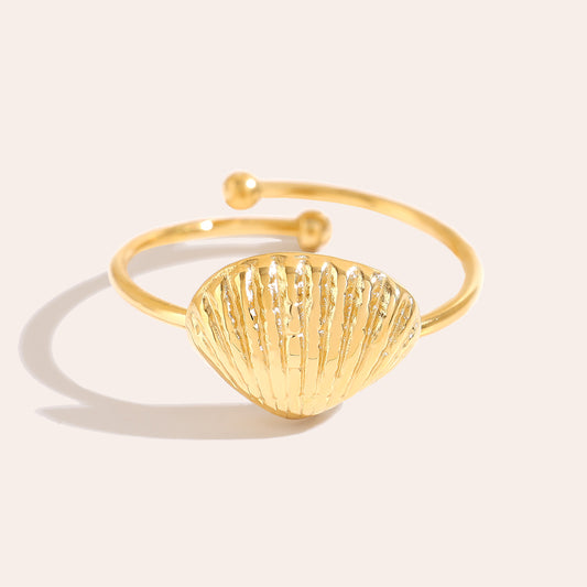 Minimalistischer Muschelring mit zeitlosem Design.