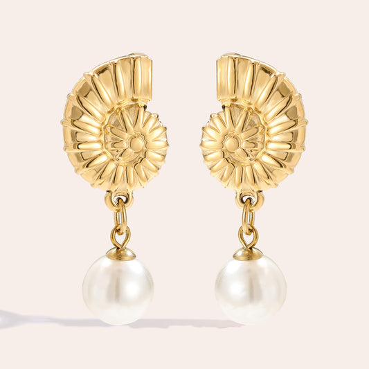 Elegante Snail Ohrstecker – einzigartige Form für einen besonderen Look.