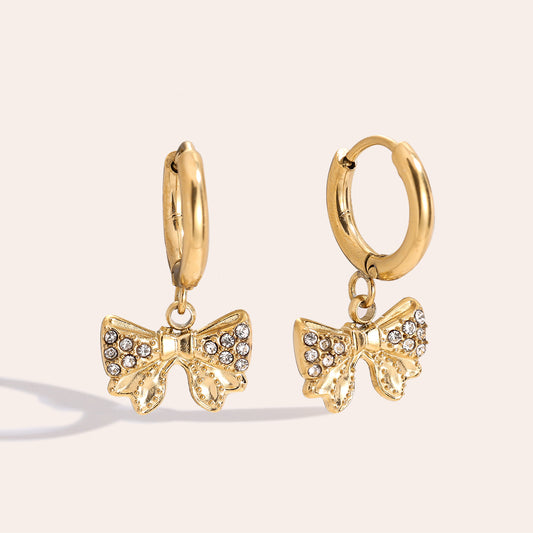Lovely Bowtie Ohrringe – Stilvolles Accessoire mit femininer Note