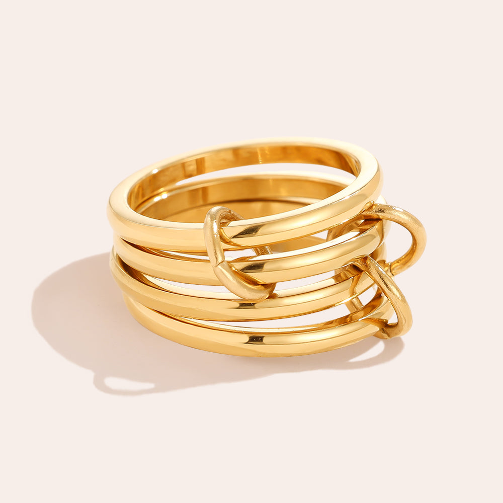 Moderner 4er Ring mit minimalistischem Look