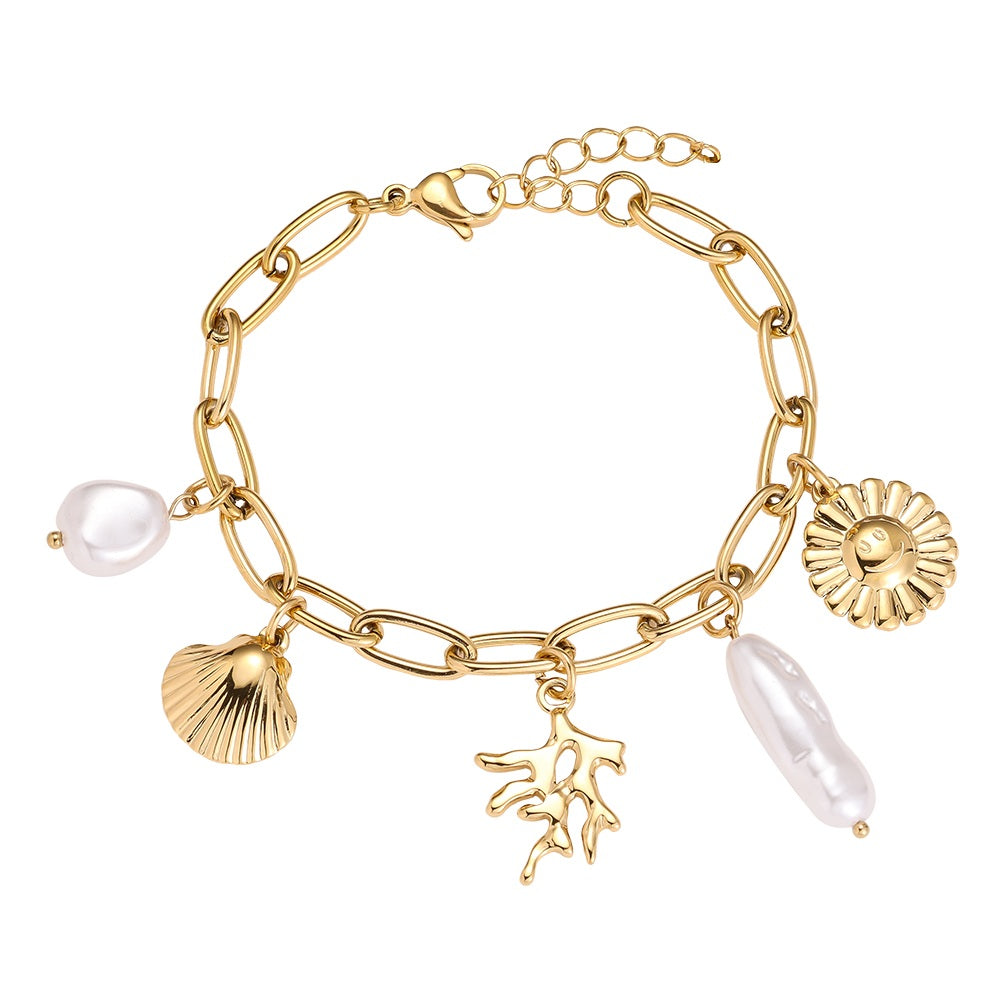 Pearl & Shells Armband – Elegantes Schmuckstück mit Anhängern