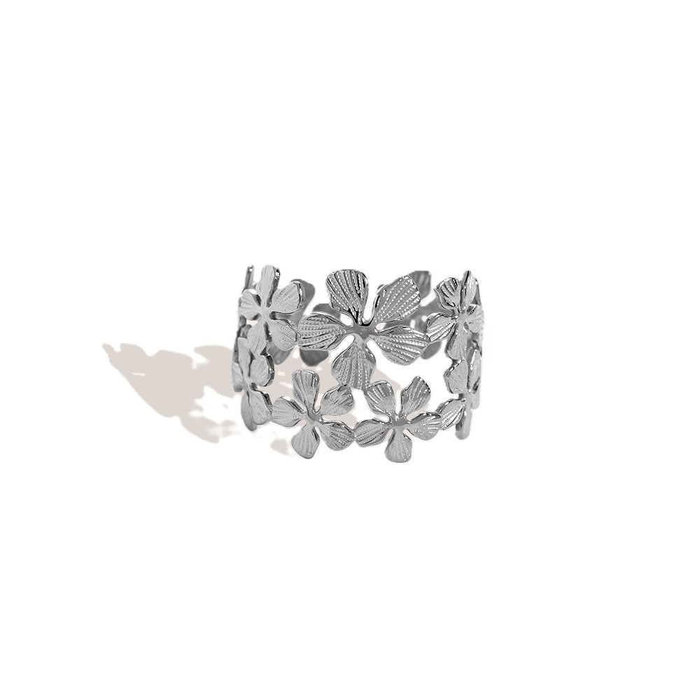 Blumen-Ring mit zartem Design, der deinem Stil eine feminine Note verleiht.