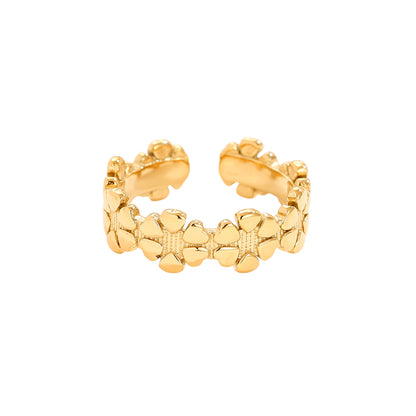 Feiner Blumen Ring mit floralen Details