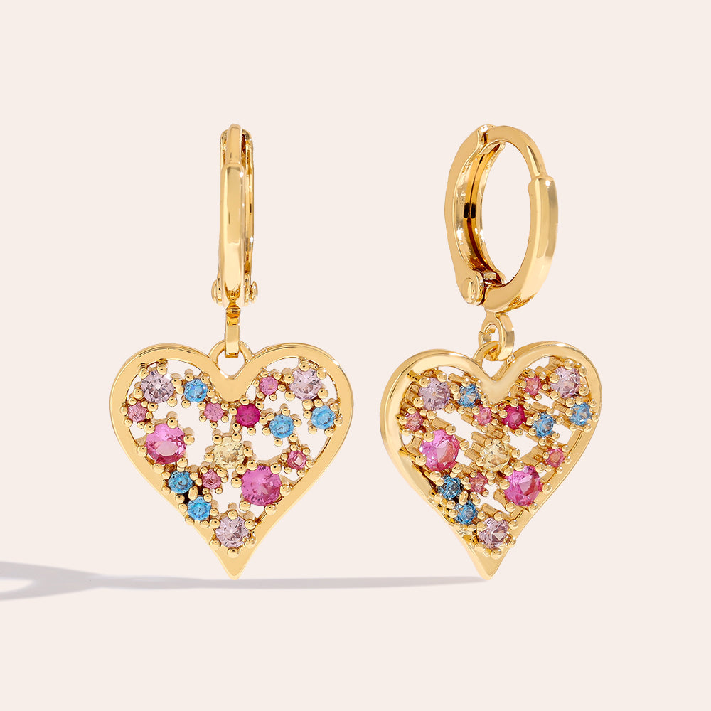 Zarte Bright Heart Ohrringe – modernes Design für einen eleganten Look.