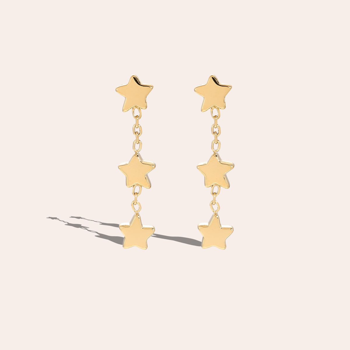 Chain Stars Ohrstecker – Zarte Ohrstecker mit Ketten- und Stern-Design für einen eleganten Look