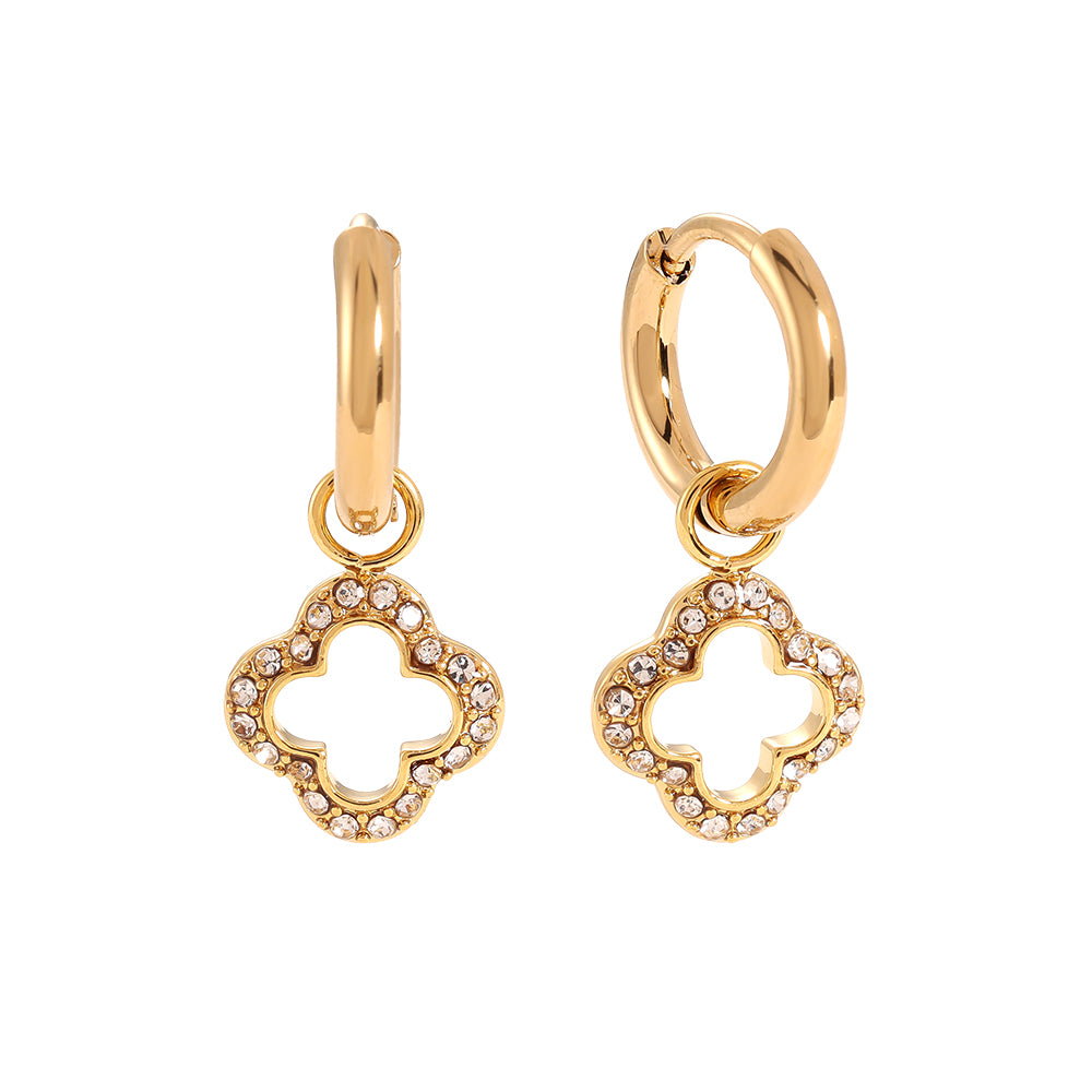Clover Ohrringe mit stilvollem, vierblättrigem Design für einen eleganten Look.
