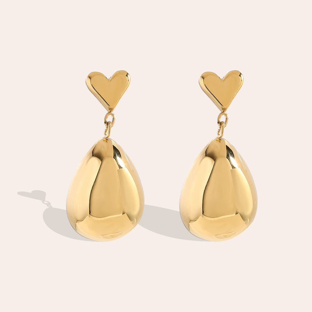 Drop Heart Ohrstecker – Zarte Ohrstecker mit Herz-Motiv für einen femininen Touch