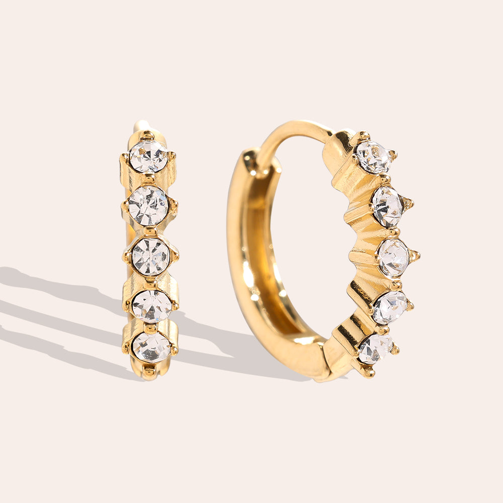 Dots Ohrringe – Zarte Ohrringe mit feinen Details für einen eleganten Stil