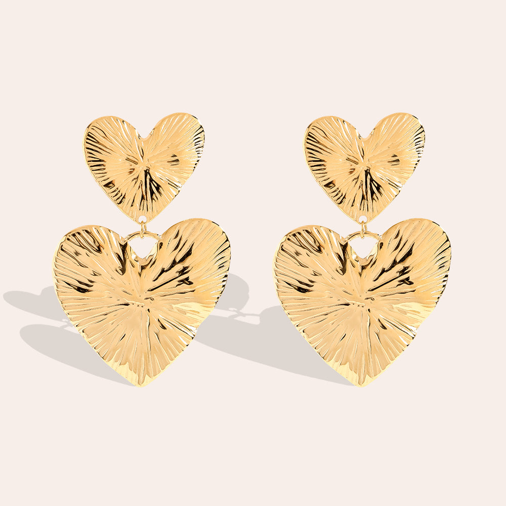 Stripe Hearts Ohrstecker – Stilvolles Accessoire für trendbewusste Outfits