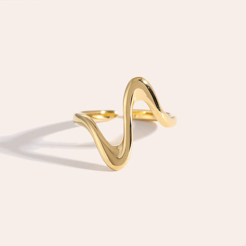 Beat Ring – schlichter Edelstahlring mit klarer, eleganter Ästhetik.