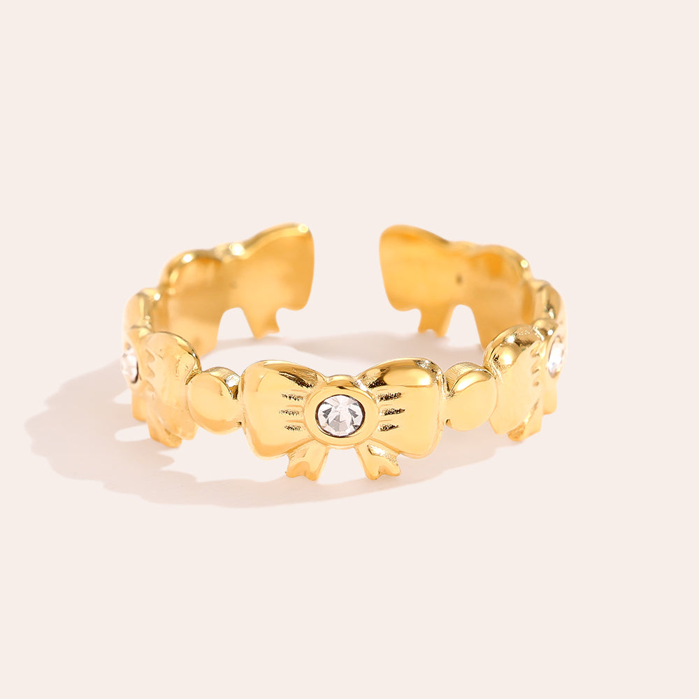 Eleganter Schleifen Ring als feminines Schmuckstück