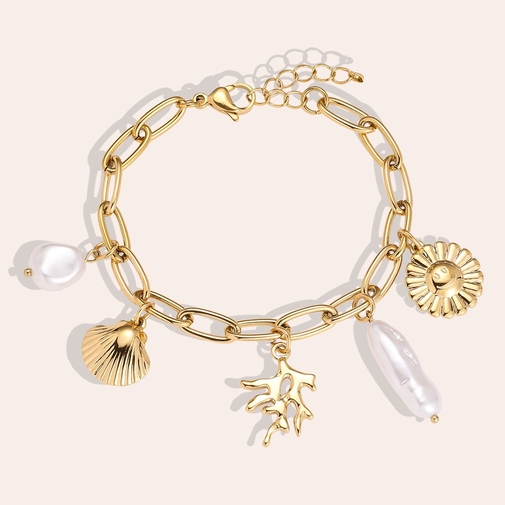 Armband Pearl & Shells – Stilvolles Accessoire mit charmanten Anhängern