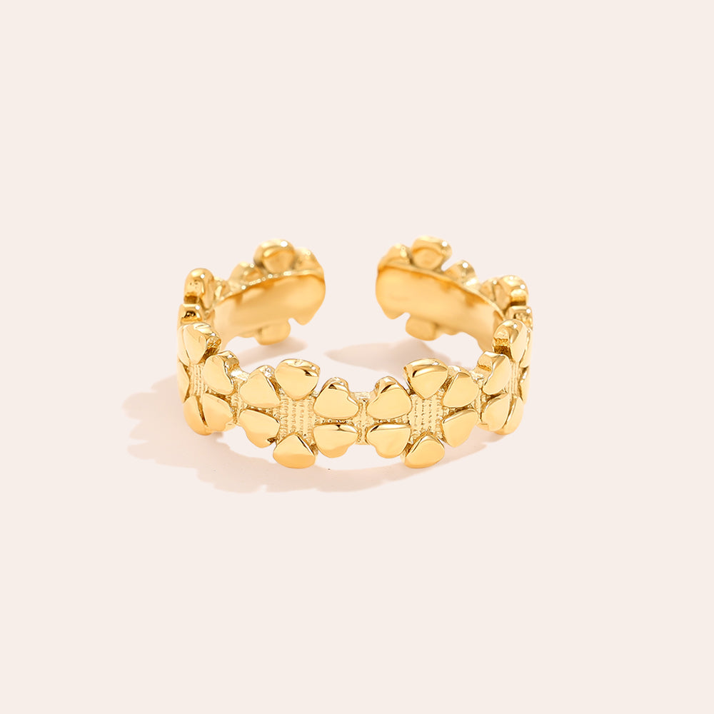 Eleganter Blumen Ring als feminines Schmuckstück