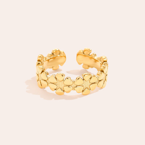 Eleganter Blumen Ring als feminines Schmuckstück