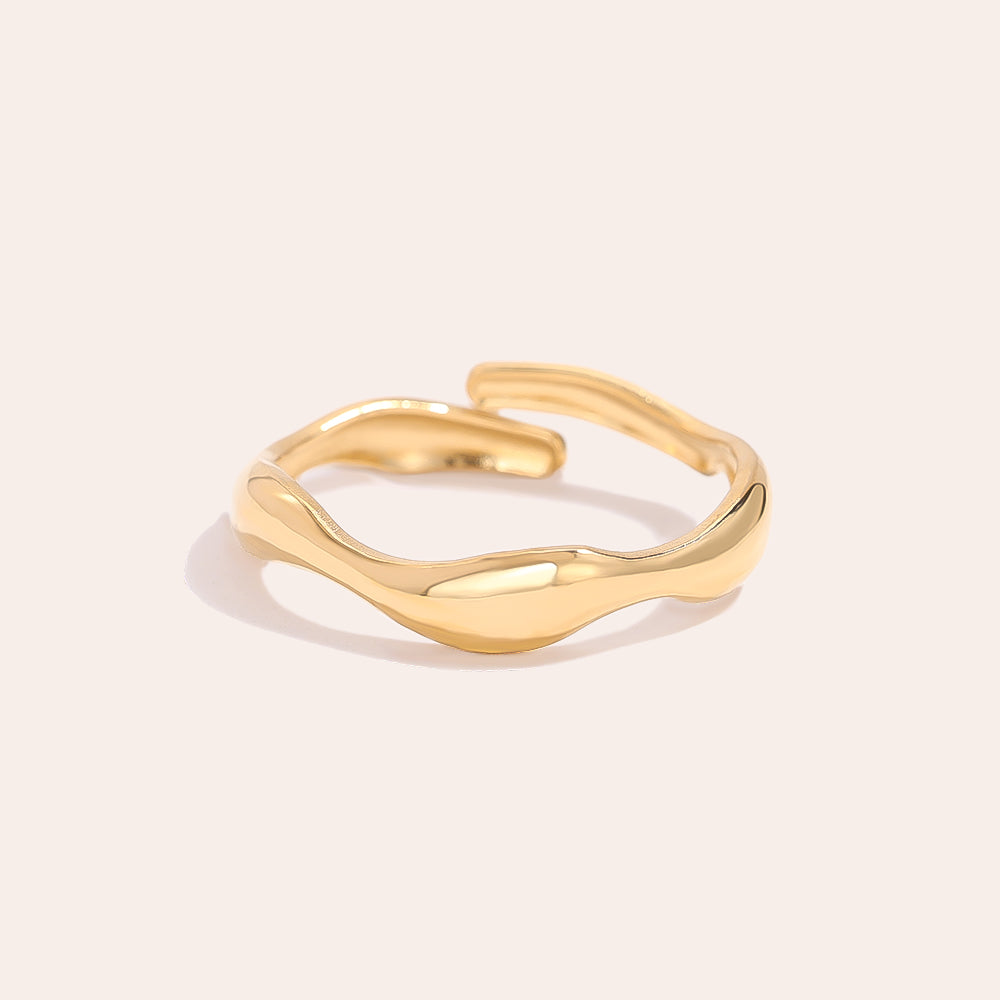 Moderner Flow Ring ideal für trendbewusste Styles