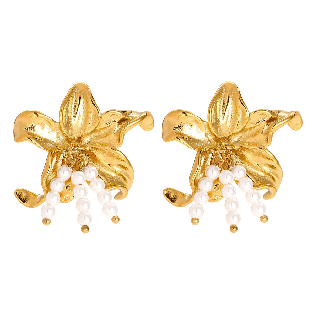 Ohrstecker mit Blumenform und dezentem Perlendetail