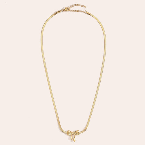 Modische Bowtie Snake Halskette, die deinem Look eine raffinierte Note verleiht.