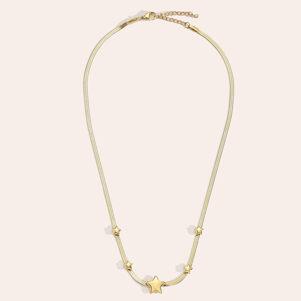 Stilvolle Stars Snake Halskette, die deinem Look eine besondere und stilvolle Note verleiht.