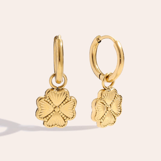 Stilvolle Lucky Leaf Ohrringe – zeitloser Schmuck für deinen Look.