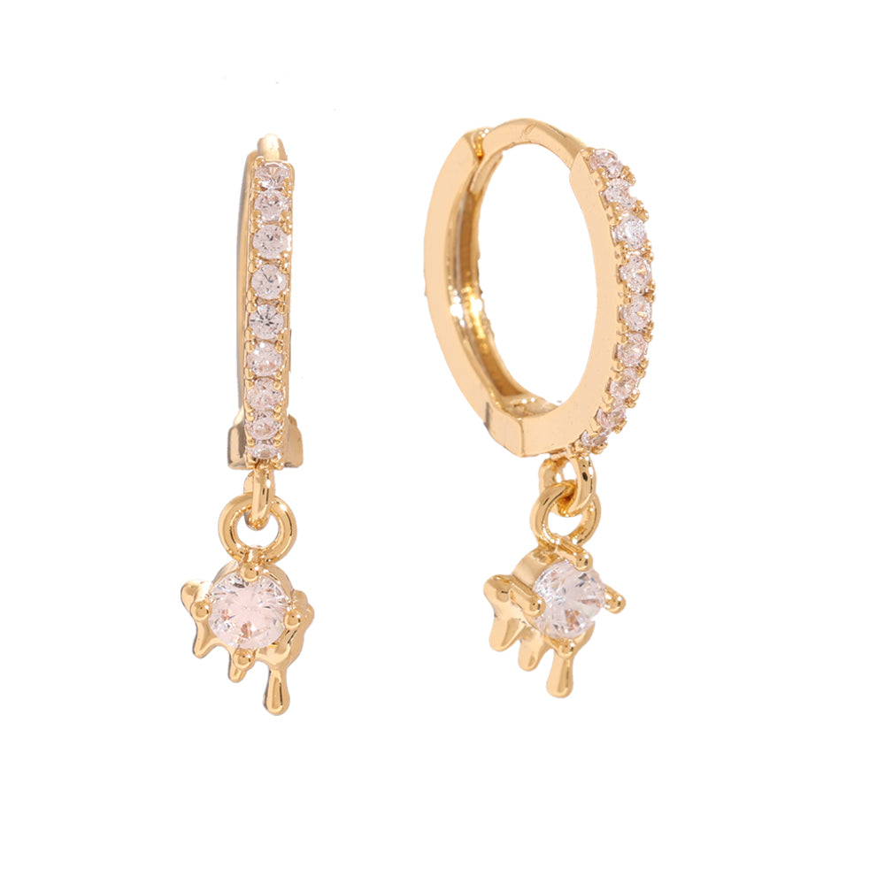 Melt Gloss Ohrringe mit glänzendem Design für einen stilvollen Look.