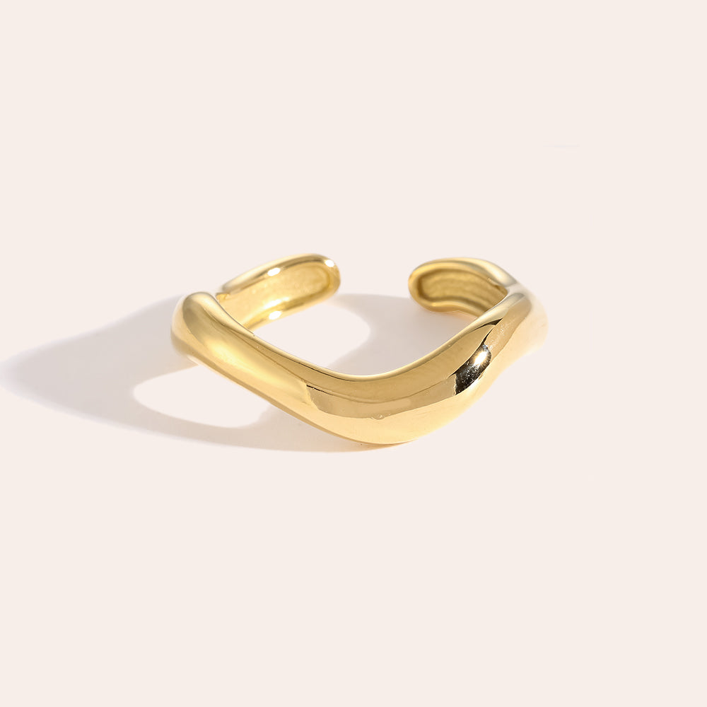 Curve Ring – Eleganter Ring mit fließender Form für einen minimalistischen Stil