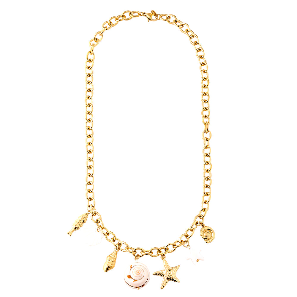 Die Ocean Sea Life Halskette bringt den maritimen Charme mit Meeresmotiven und Anhängern perfekt zur Geltung.