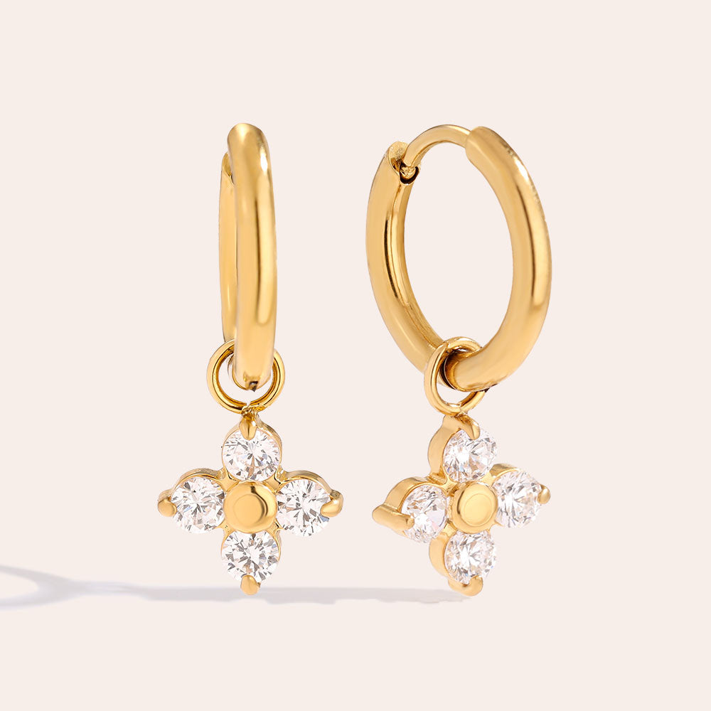 Florale Blossom Ohrringe – feminine Ohrringe mit stilvollem Blumenelement