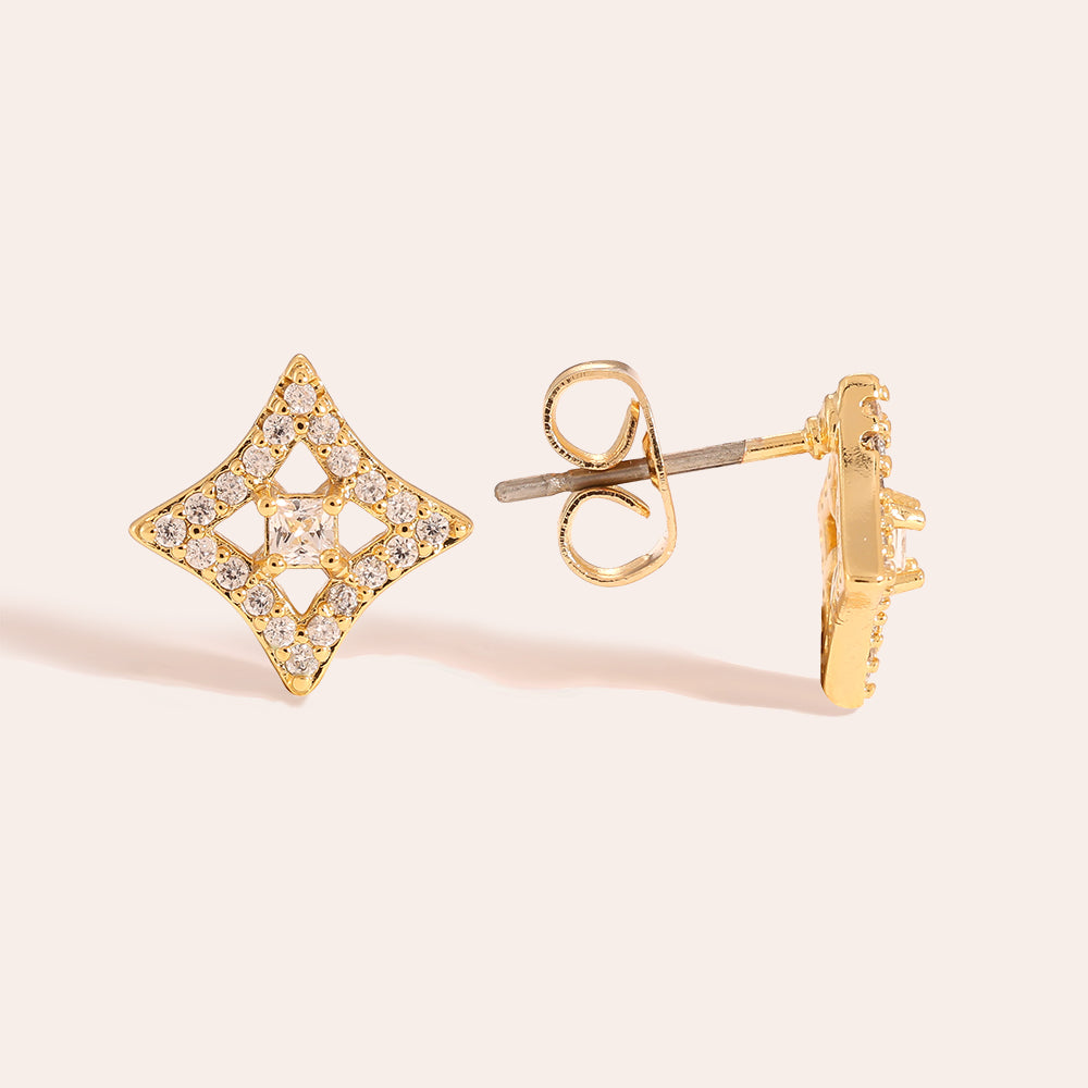 Stilvolle Elegance Ohrstecker, die deinem Outfit eine dezente Eleganz verleihen.