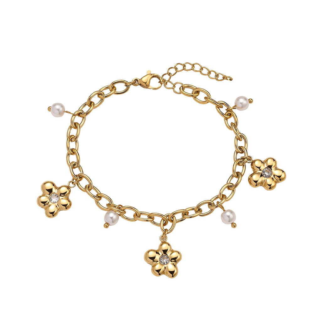 Armband mit Perlen und Blumenanhängern für eleganten Look