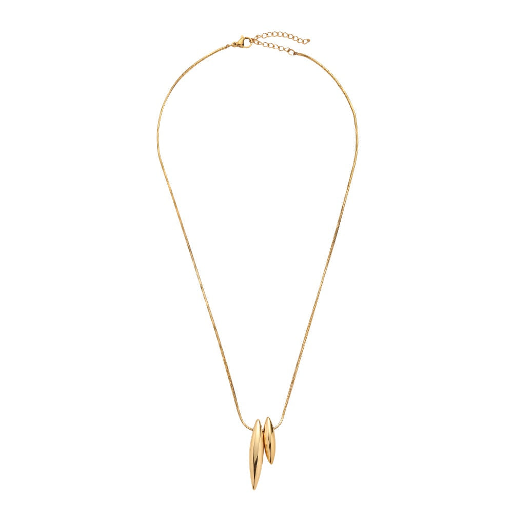 Pin Halskette mit modernem Design für einen eleganten Look.