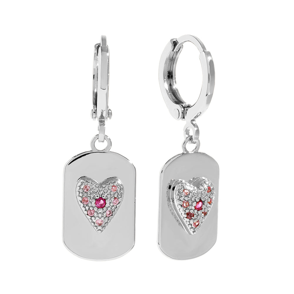 Zarte Plate Heart Ohrringe – perfekter Schmuck mit Herzmotiven.