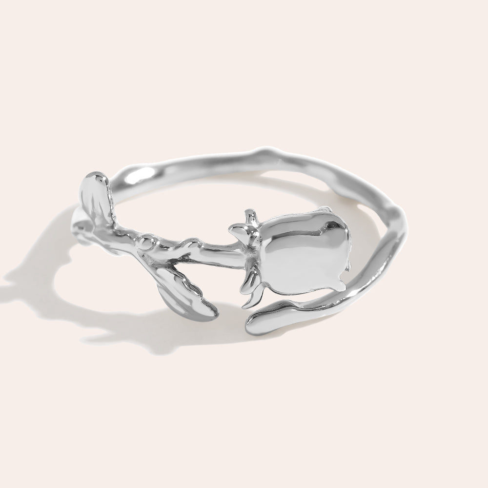 Eleganter Rosenring mit feinem Motiv