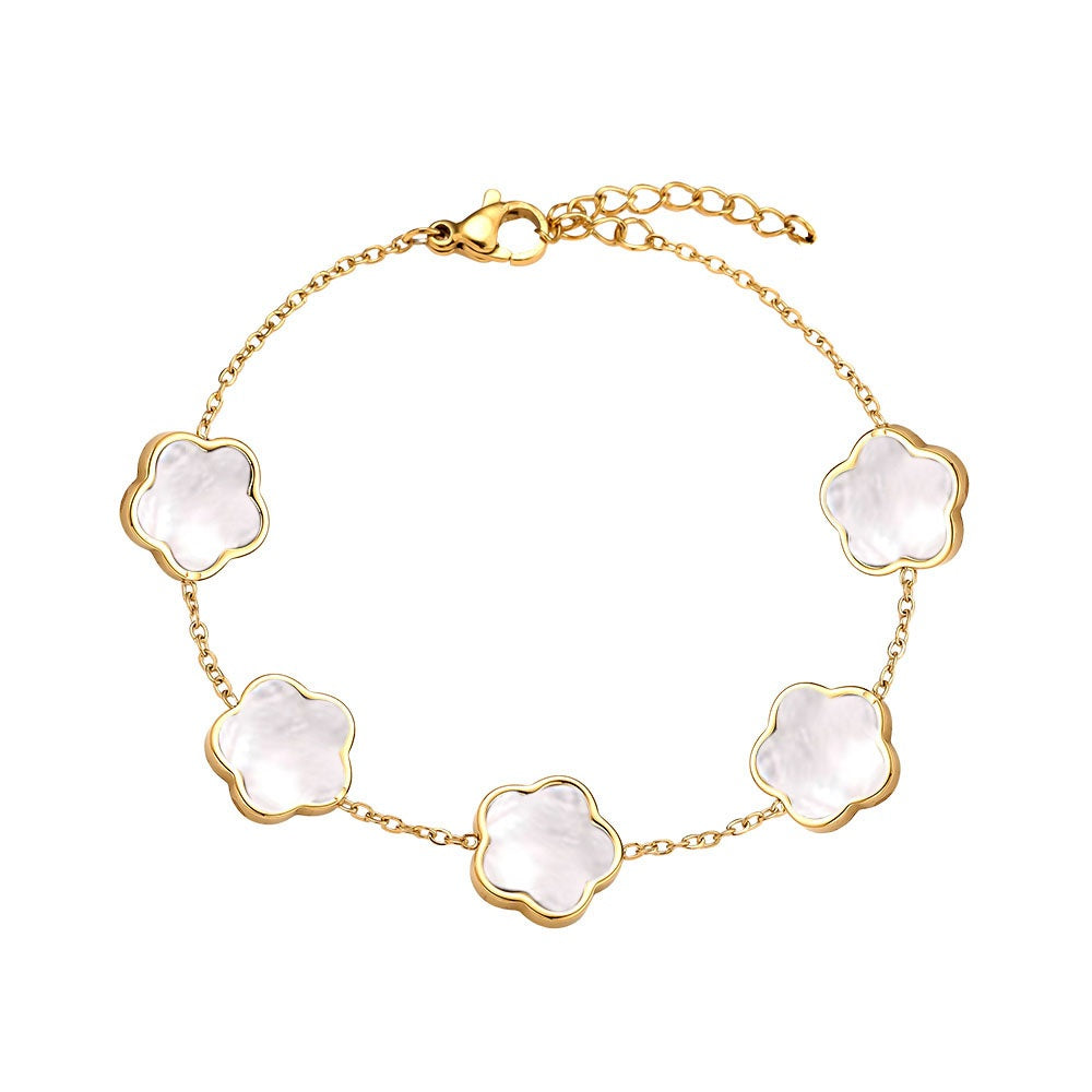 Schmuckstück mit Blumen-Muster – Shell Flowers Armband aus Muscheln