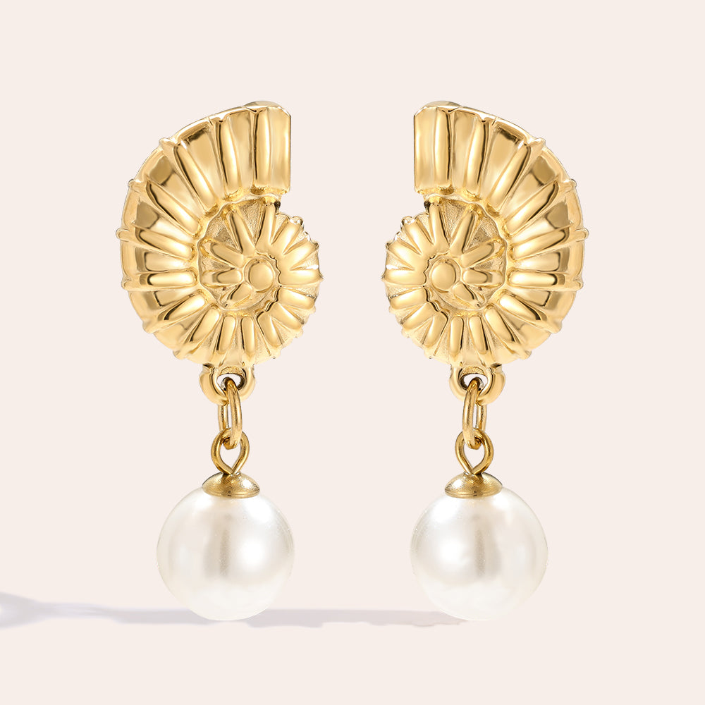 Elegante Snail Ohrstecker – einzigartige Form für einen besonderen Look.