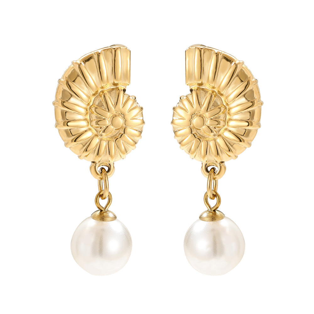 Stilvolle Snail Ohrstecker – modernes Design inspiriert von der geschwungenen Form einer Schnecke.